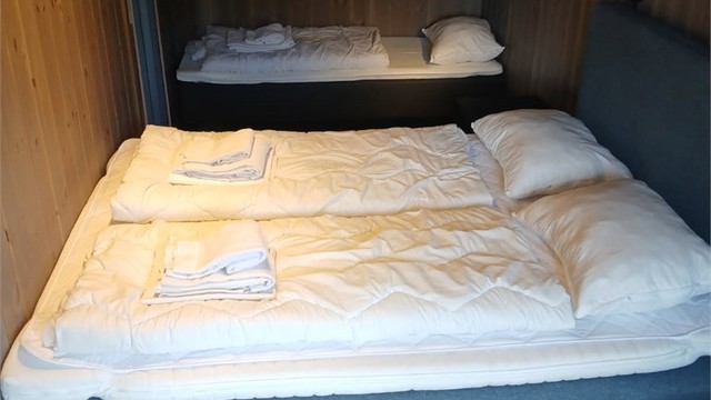Soverom 2 er i dag innredet med tre sengeplasser.