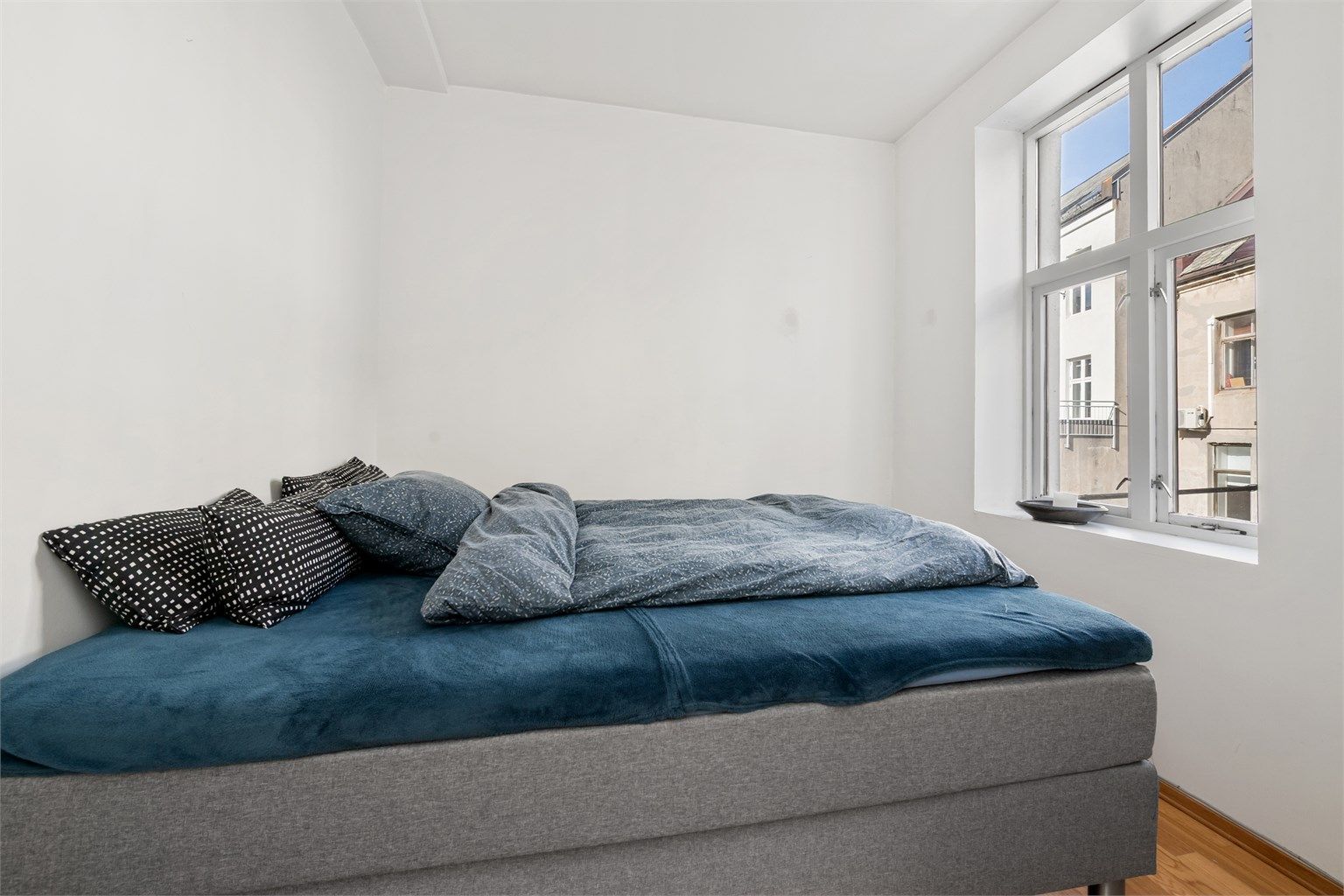 Soverommet er oppmålt til 7m², som gir god plass til dobbeltseng.
