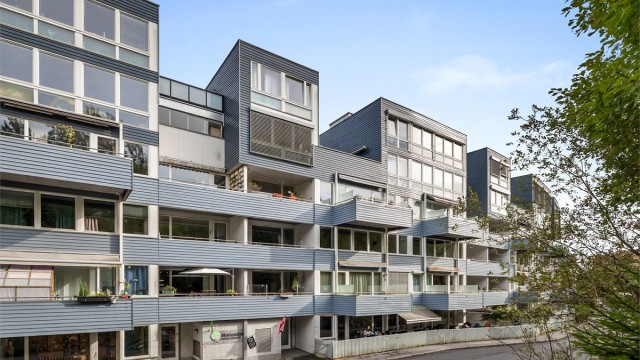 Fasaden - flott beliggenhet i byggets tredje og fjerde etasje