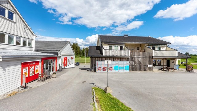 I nærområdet finner du også Spar Flateby for dagligvarehandelen.