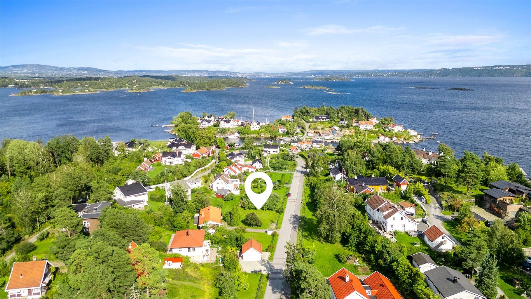 Her får du en solrik og flat tomt nesten ytterst på Kunglungen ved Vettre. Tomten ligger i barnevennlig omgivelser.