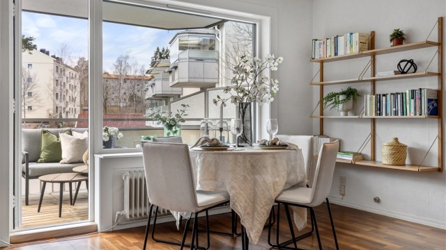 Vinduer med 3-lags glass bidrar til god isolasjon og komfort.
