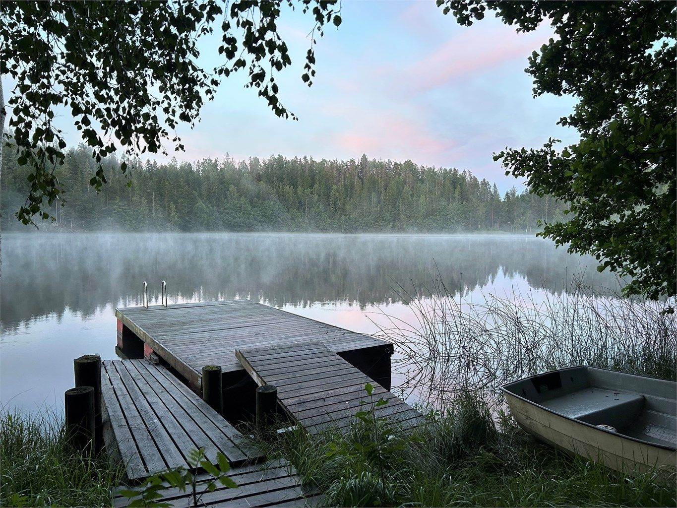 Kveldsstemning nede ved bryggen og Kleivern.