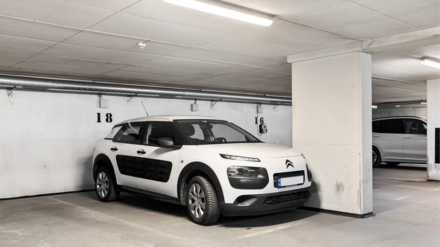 Parkeringsplass medfølger. Her er det mulighet for å montere ladeboks for elbil