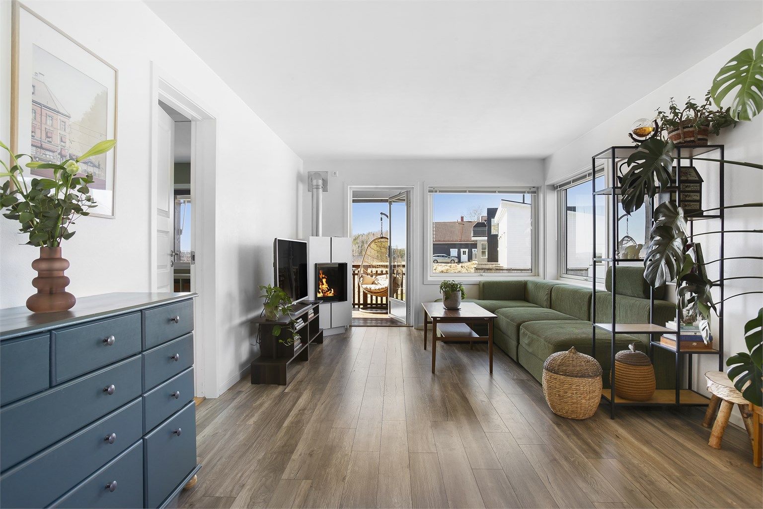 Leiligheten har en arealeffektiv og god planløsning på 65 m², med alt på ett plan og trappefri adkomst.