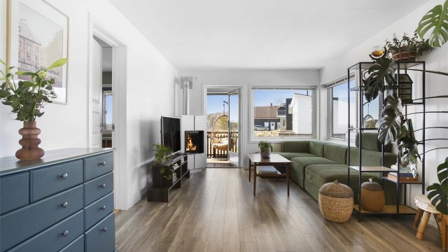 Leiligheten har en arealeffektiv og god planløsning på 65 m², med alt på ett plan og trappefri adkomst.