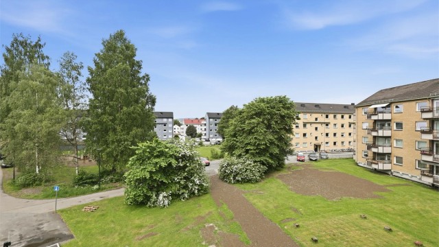 Borettslaget har fellesrom for sykler og barnevogner i kjelleren.