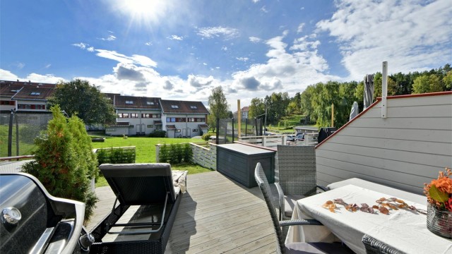 Sebastian Håbesland v/Krogsveen presenterer Kongeveien 15C - rekkehus med stor og solrik uteplass