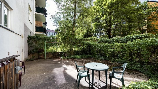 Bakgård.