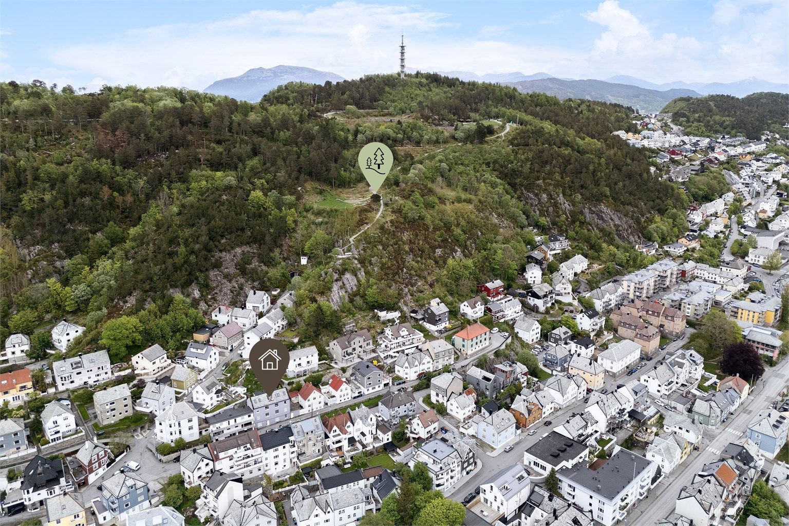 Nærområdet er rolig og fra leiligheten har man umiddelbar tilgang til turstien opp til Byfjellet. Her er det flere kilometer med stier til både Fjellstua, friidrettsanlegg og ned til Borgernes veg