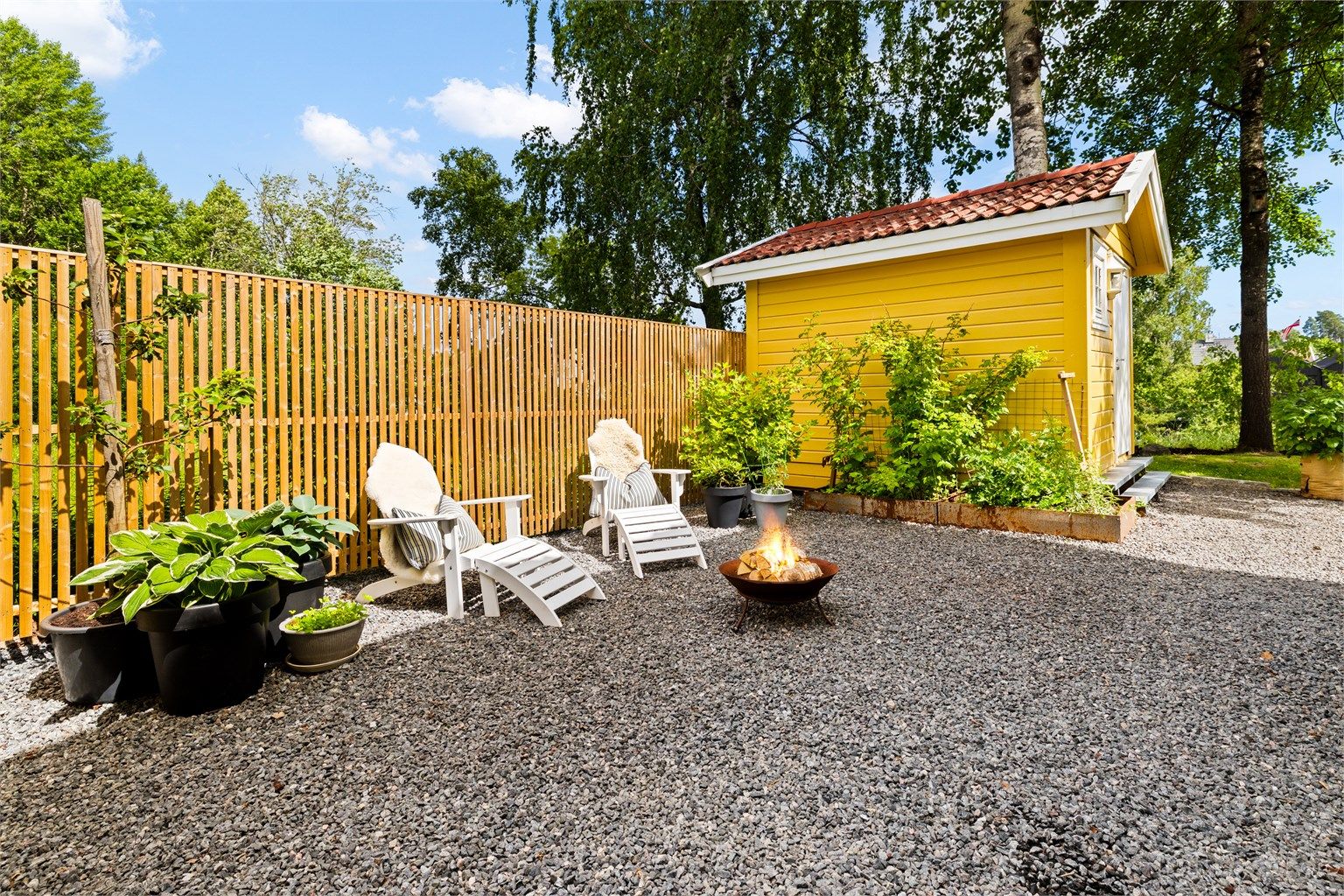 Flere hyggelig uteplasser på tomten