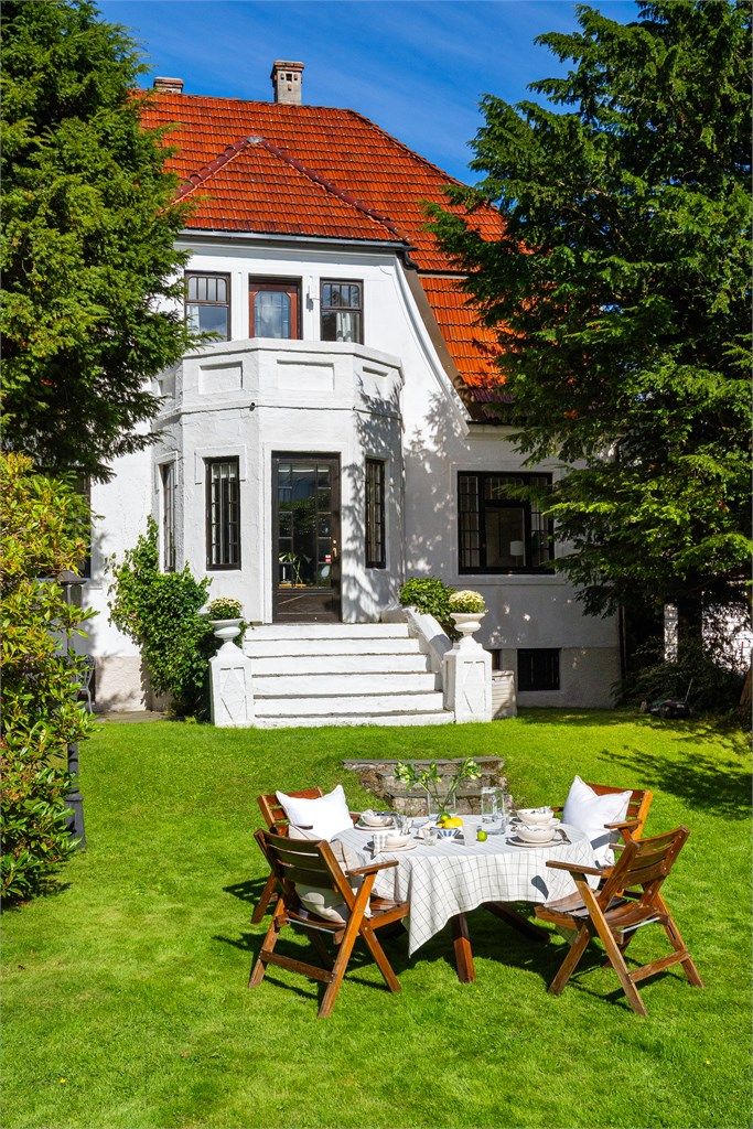 Lene Hviding v/Krogsveen har gleden av å presentere Storhaugveien 48.