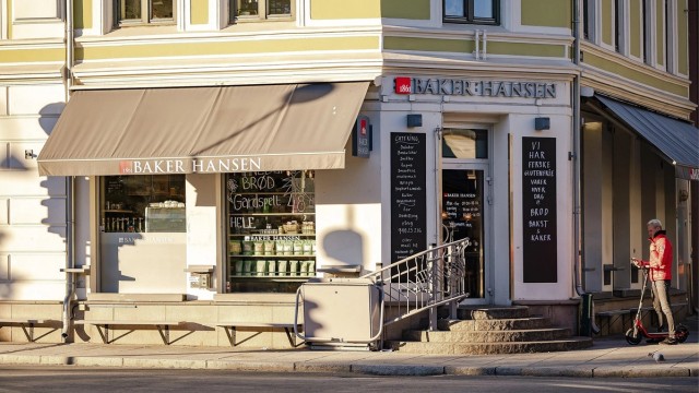 I første etasje i sameiet ligger det en hyggelig nabolagskafé.