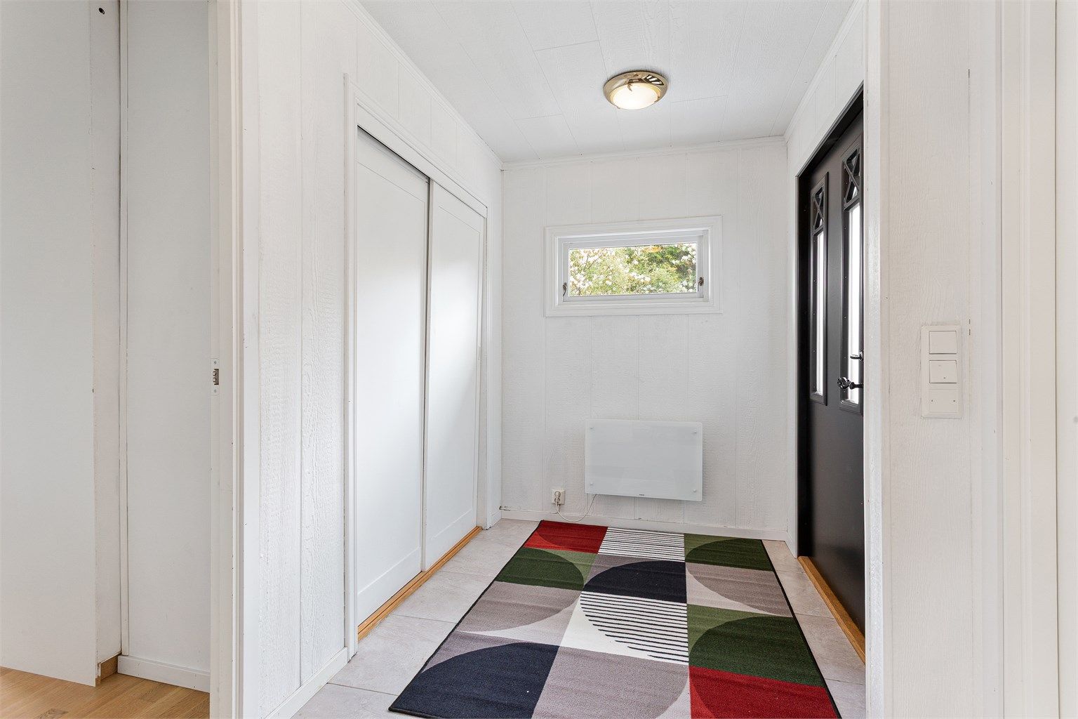 Entré med plass til oppbevaring av yttertøy og sko.