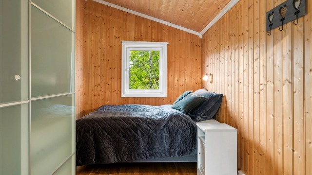 Soverommene i hytta holdt i ubehandlet panel på vegger og himlinger.