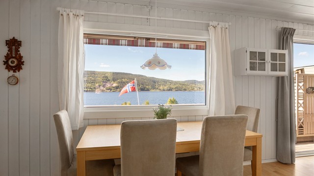 Utsikten nytes også fra både stue og spisestuen