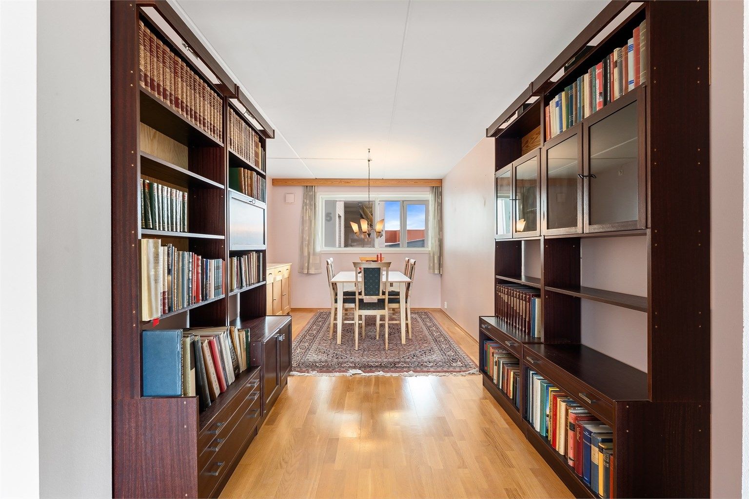 God plass for spisebord og annet passende møblement