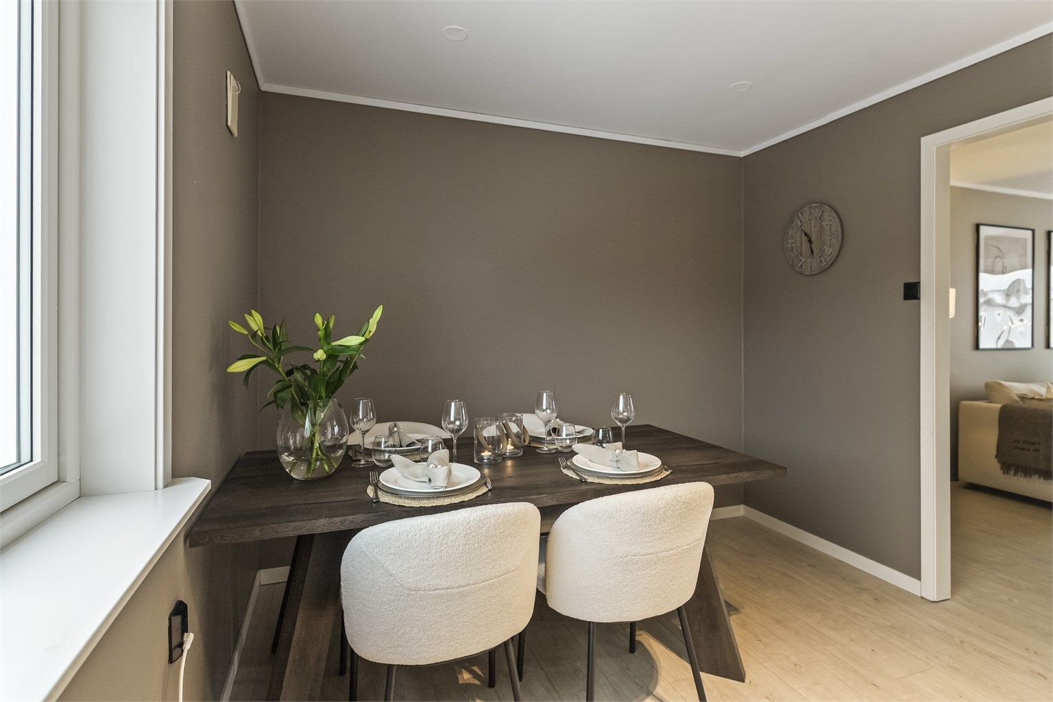 Stort kjøkken med plass til gjester og familie