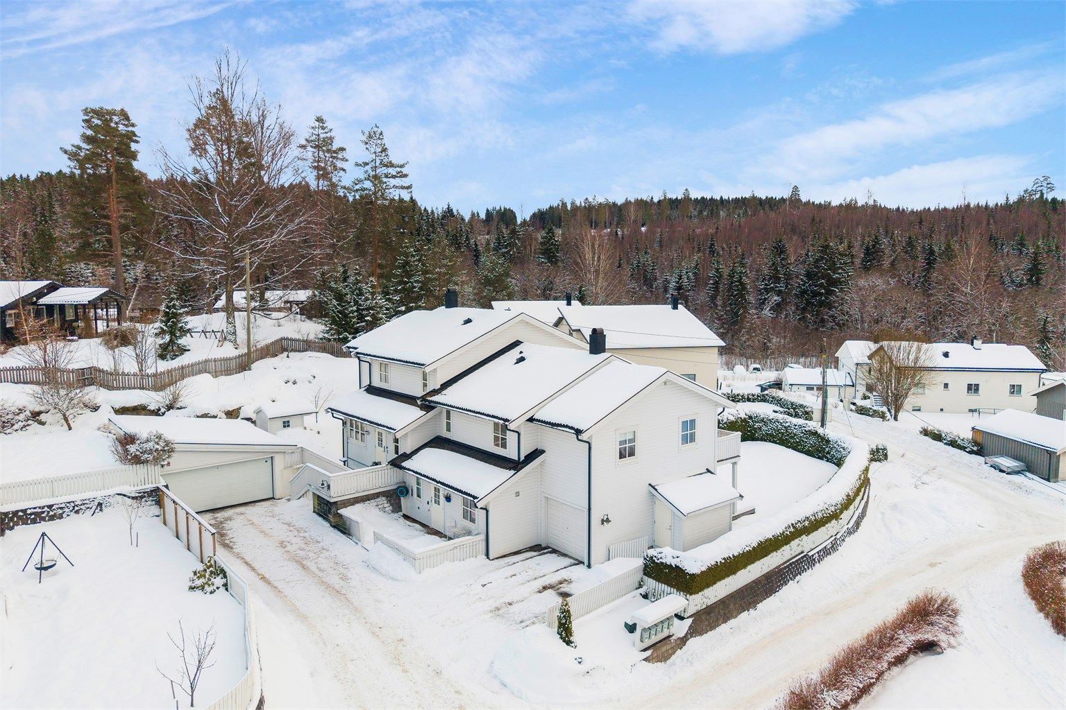 Eiendommen ligger i et svært barnevennlig og attraktivt boligområde på Slora/Langhus, i Nordre Follo kommune.
