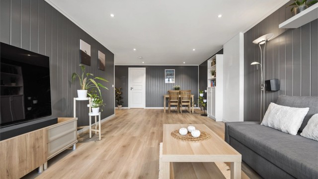 Downlights med dimmere i stue, kjøkken og entré fra 2021.