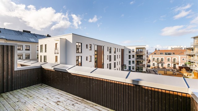 Den nordre takaltanen vender mot skjermede omgivelser i Skarmyrakvartalet. Her er det lite som antyder hvor sentralt du faktisk bor.