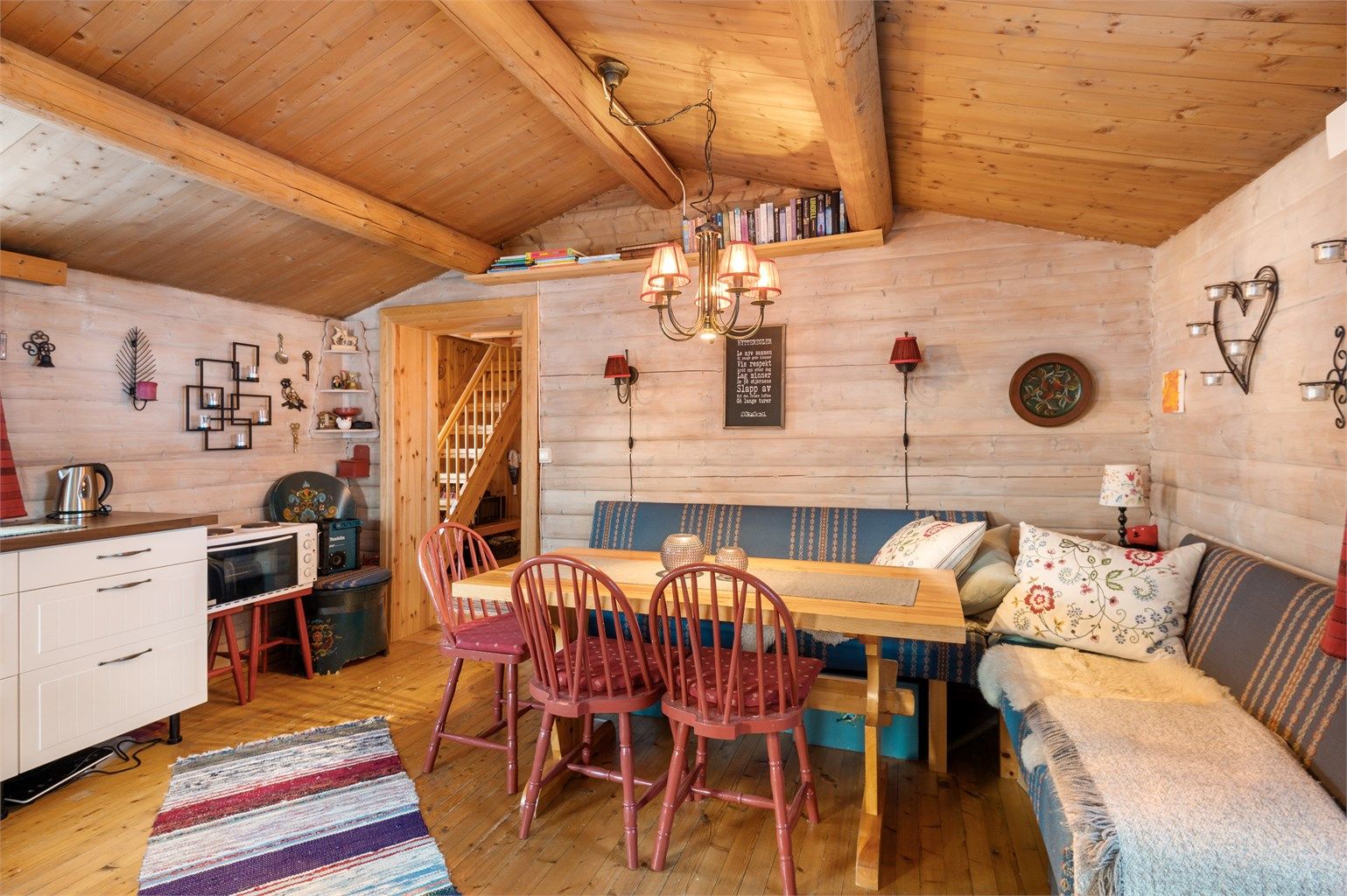 Stue/kjøkken; ca. 17 kvm. 