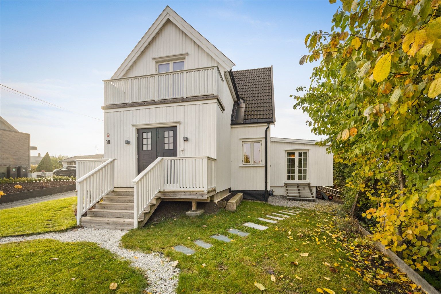 Etterisolert og skiftet kledning på hele boligen.