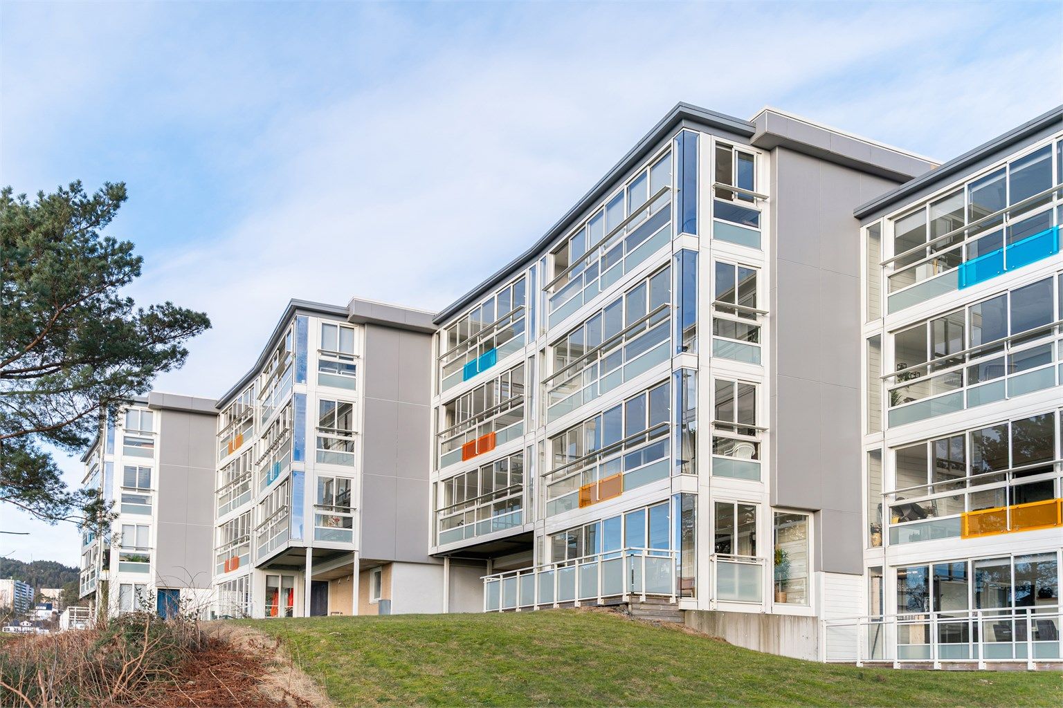 - En 3-roms leilighet med usjenert beliggenhet på bakkeplan -