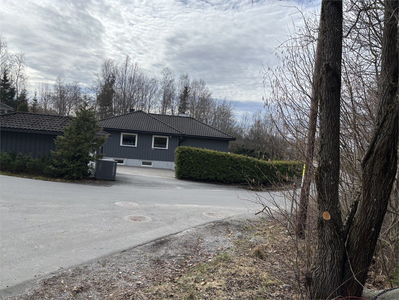 Eiendommen ligger svært attraktivt til i et populært boligområde på Øvre Nordby, ved grensen til Ski - Privat bilde