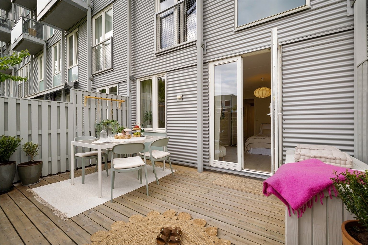 Selger opplyser om sol fra ca. kl. 15 – 21 sommerstid