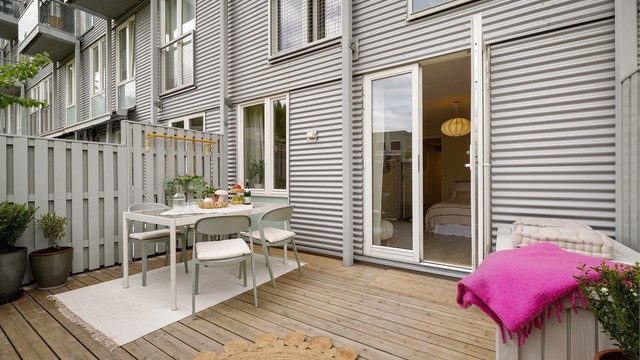 Selger opplyser om sol fra ca. kl. 15 – 21 sommerstid