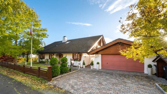 Velkommen til Kystad Alle 21 - og denne godt vedlikeholdte eneboligen beliggende i et svært attraktivt boligområde på Byåsen!