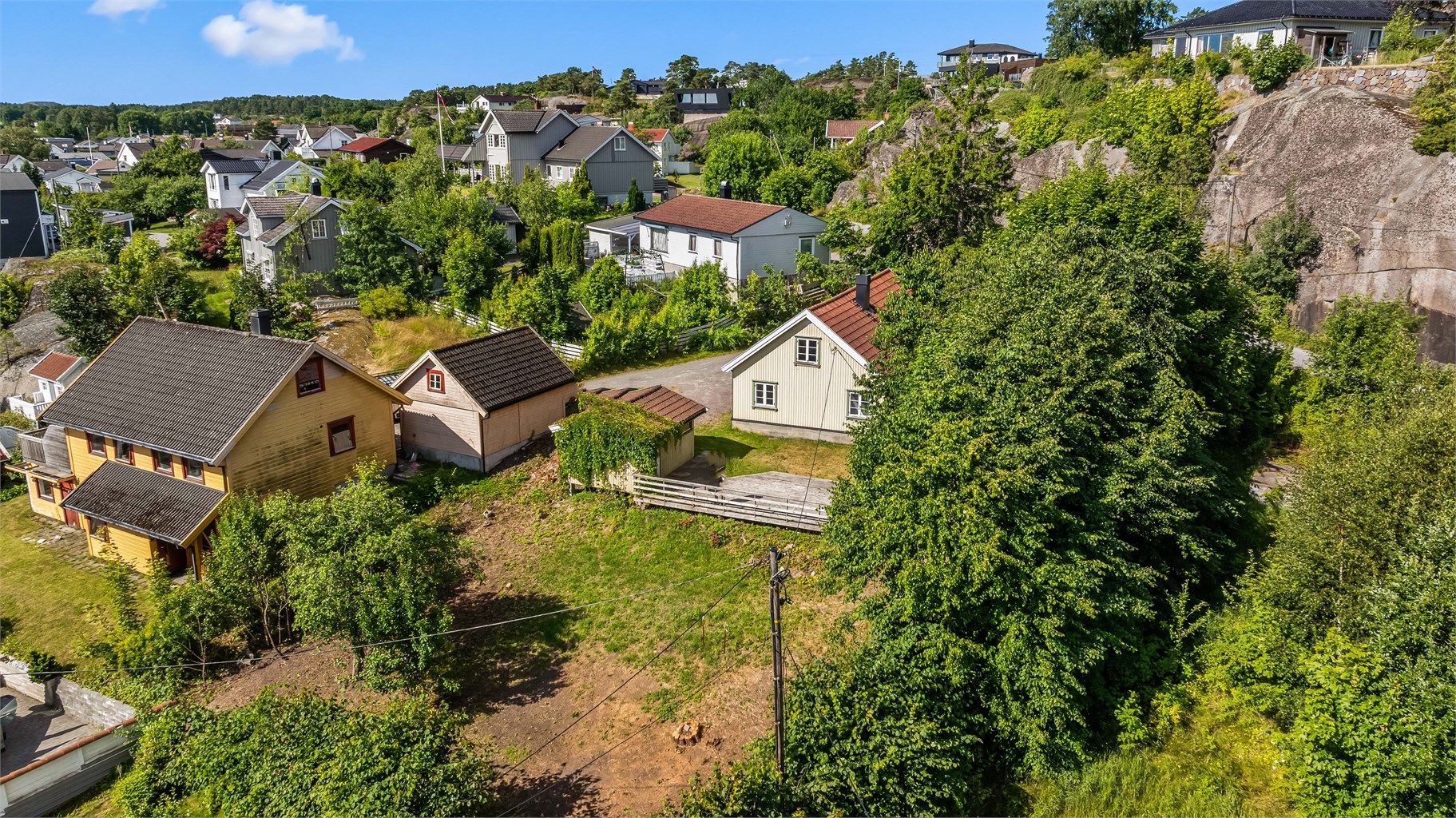 Boligen fremstår som et spennende oppussingsobjekt, og det må påregnes vesentlig oppussing.
