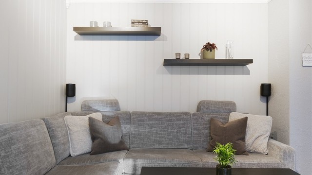 Stuekroken har god plass til hjørnesofa og bord.