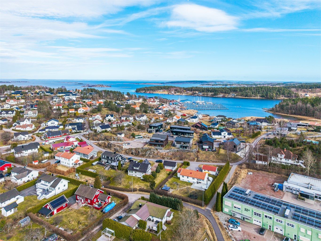 Området består hovedsakelig av eneboliger og er beskrevet av lokalkjente som stille og rolig.