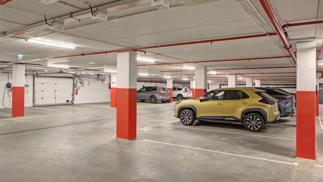 Parkeringsplass i felles garasjeanlegg med enkel adkomst - mulighet for å installere elbil-lader
