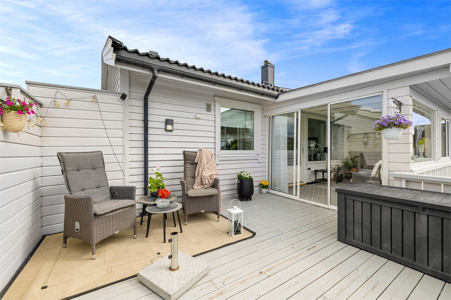 Hagestue på ca. 13 kvm. ble oppført på del av terrassen rundt 2015/2016.