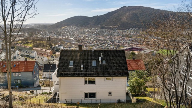 - Bo ved foten av Ulriken på "Solsiden" -