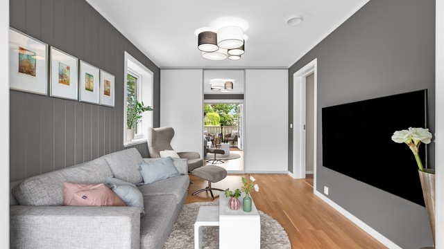 Loftsstue/soverom 4 med skyvedørsgarderobe. Liten del av dette rommet (garderoben) og et lite areal av soverom er opprinnelig byggemeldt og godkjent som bod. Endringen er ikke omsøkt - litt av arealet i disse rommene er ikke godkjent til varig opphold