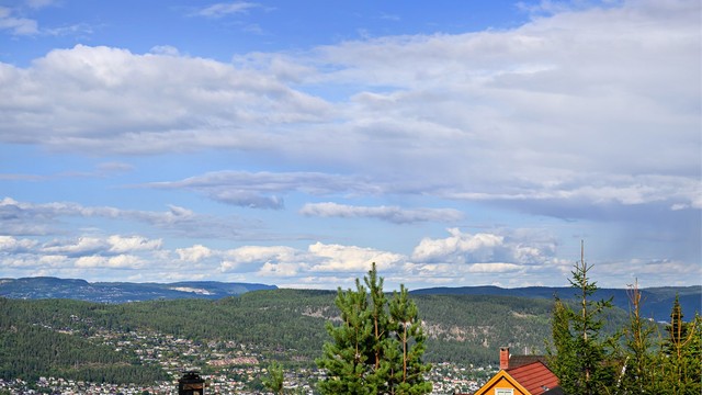 Verandaen har fantastisk utsikt fra høyden med fritt utsyn.