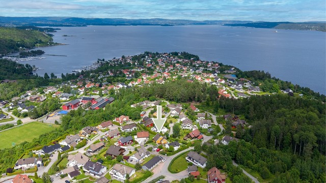 Beliggende i et attraktivt og barnevennlig boligfelt
