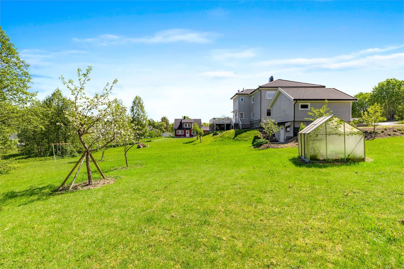 Tidligere blitt brukt som en enebolig i følge selger. Godkjent som hel tomannsbolig i dag.
