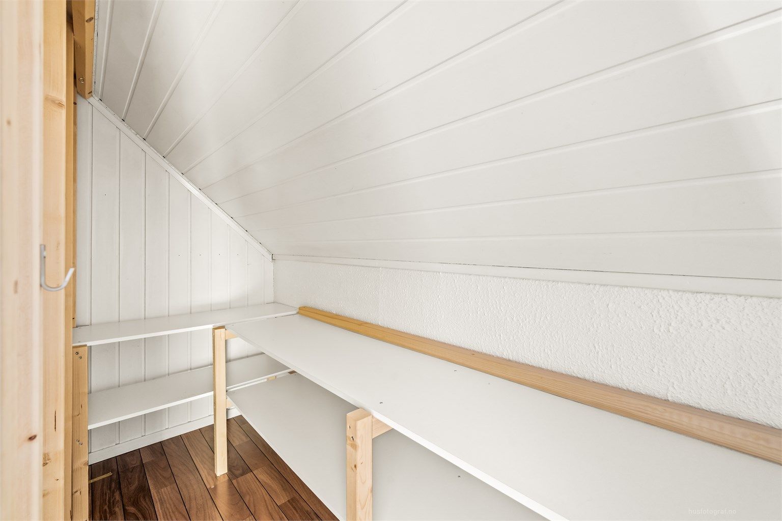 Praktisk bod/tørrvarelager ved spisestue/kjøkken. 