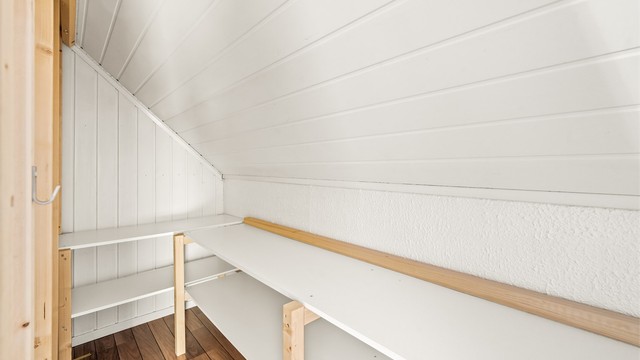 Praktisk bod/tørrvarelager ved spisestue/kjøkken.