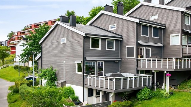 Et flott enderekkehus i bilfri gate med med fantastisk naboskap