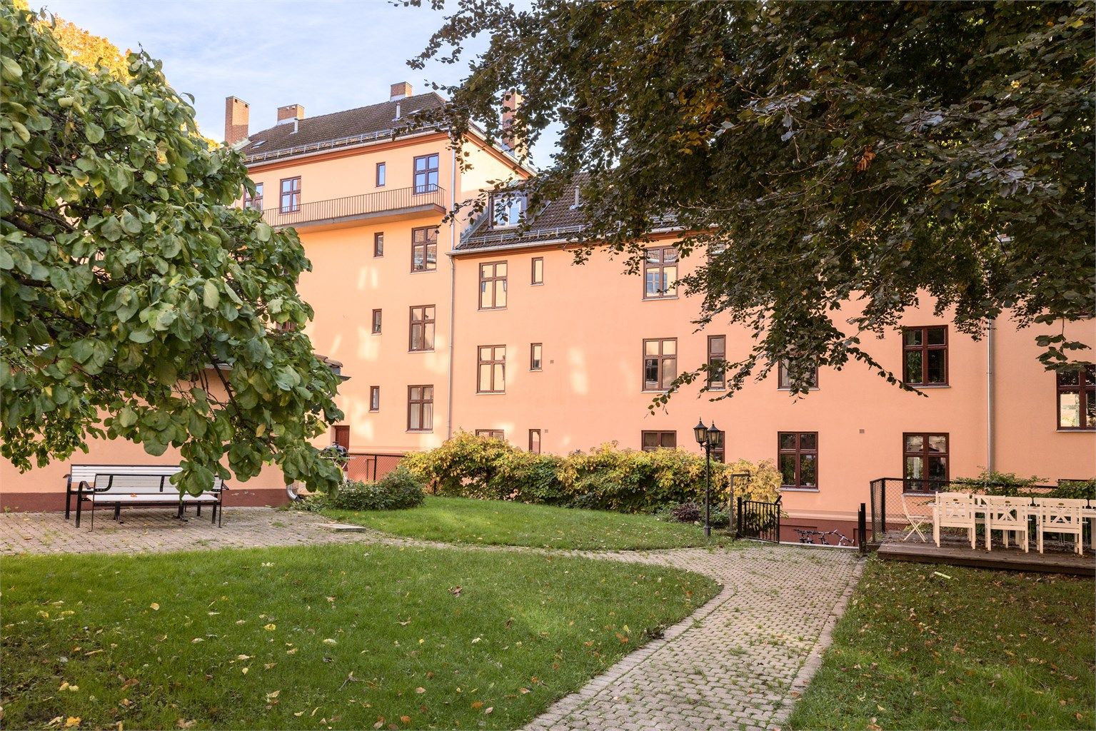 Det er et veldig populært og velholdt borettslag og består av  183 andeler. Fasaden ble rehabilitert i 2022.