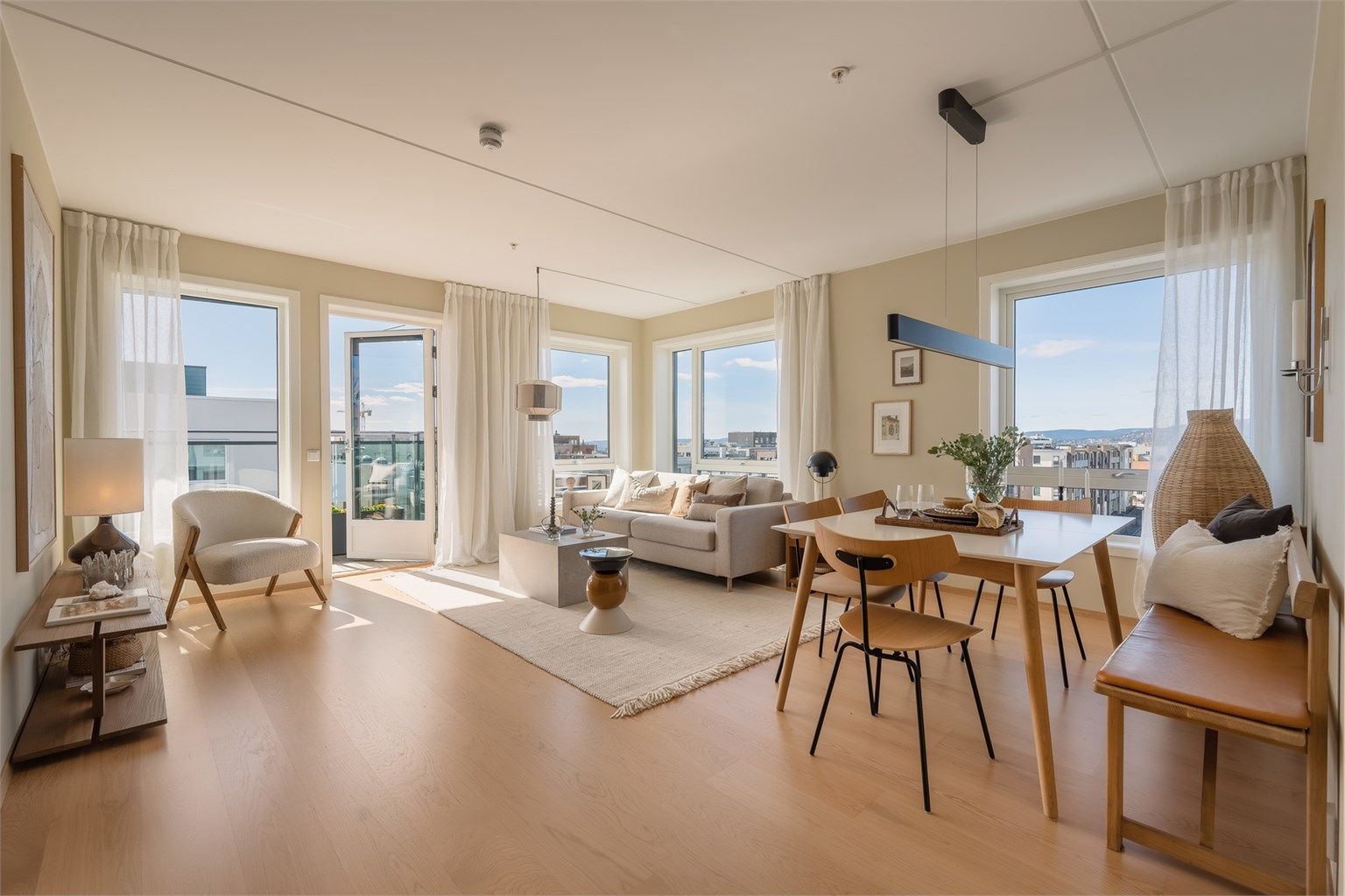 Velkommen til denne råflotte 4-roms topp- og hjørneleiligheten i populære Gartnerkvartalet - presentert av Sindre Nyhus v/ Krogsveen Løren!