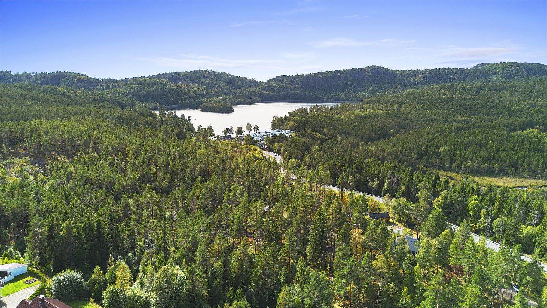 Kort vei til populære Heivannet og Solvika camping. 