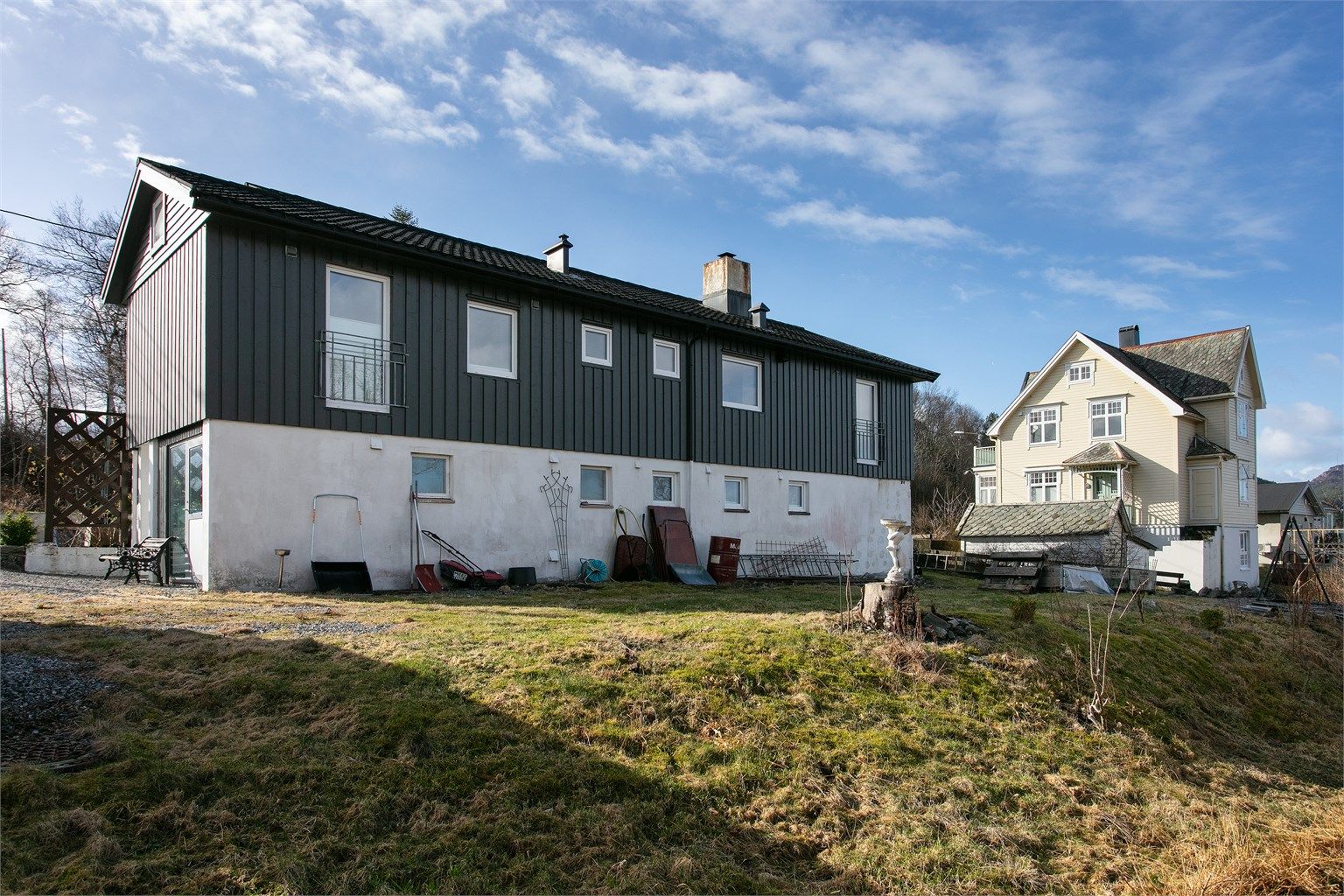 Fasade og hage mot nord