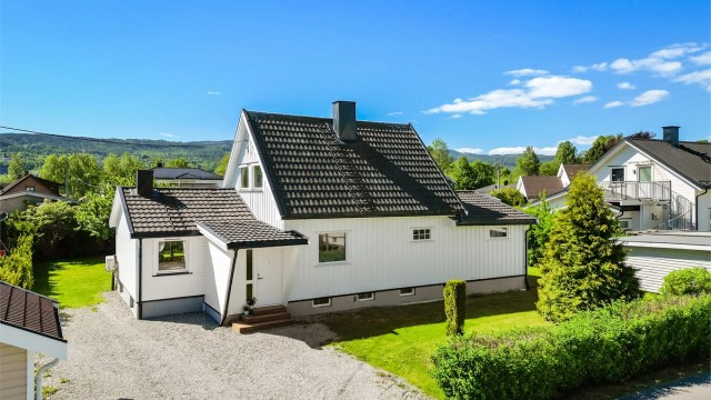 Dette er en innholdsrik enebolig med en familievennlig beliggenhet i Krokstadelva.
Foto: Haiman Askari.